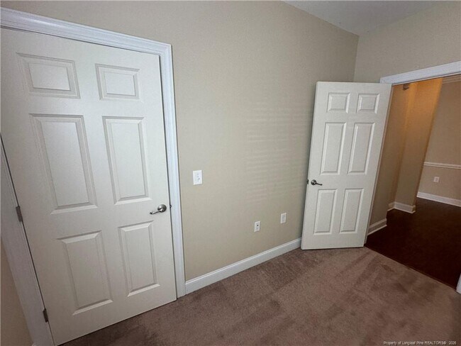 Building Photo - 330 Gallery Dr