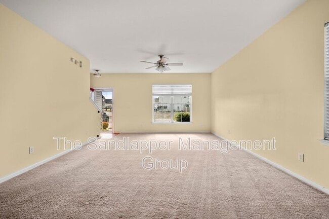 Building Photo - 217 Meadow Wood Rd