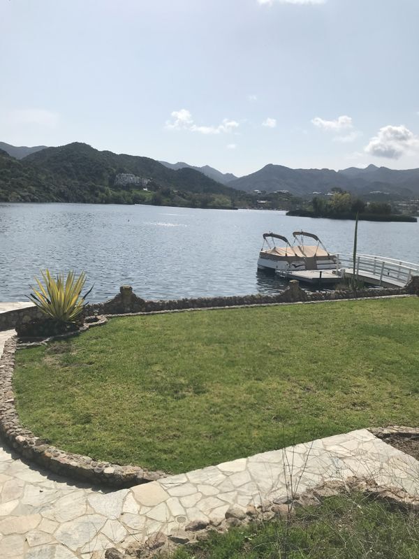 Building Photo - 800 Lake Sherwood Dr