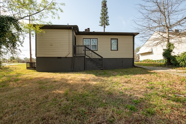 Building Photo - 1443 Venetian Dr SW