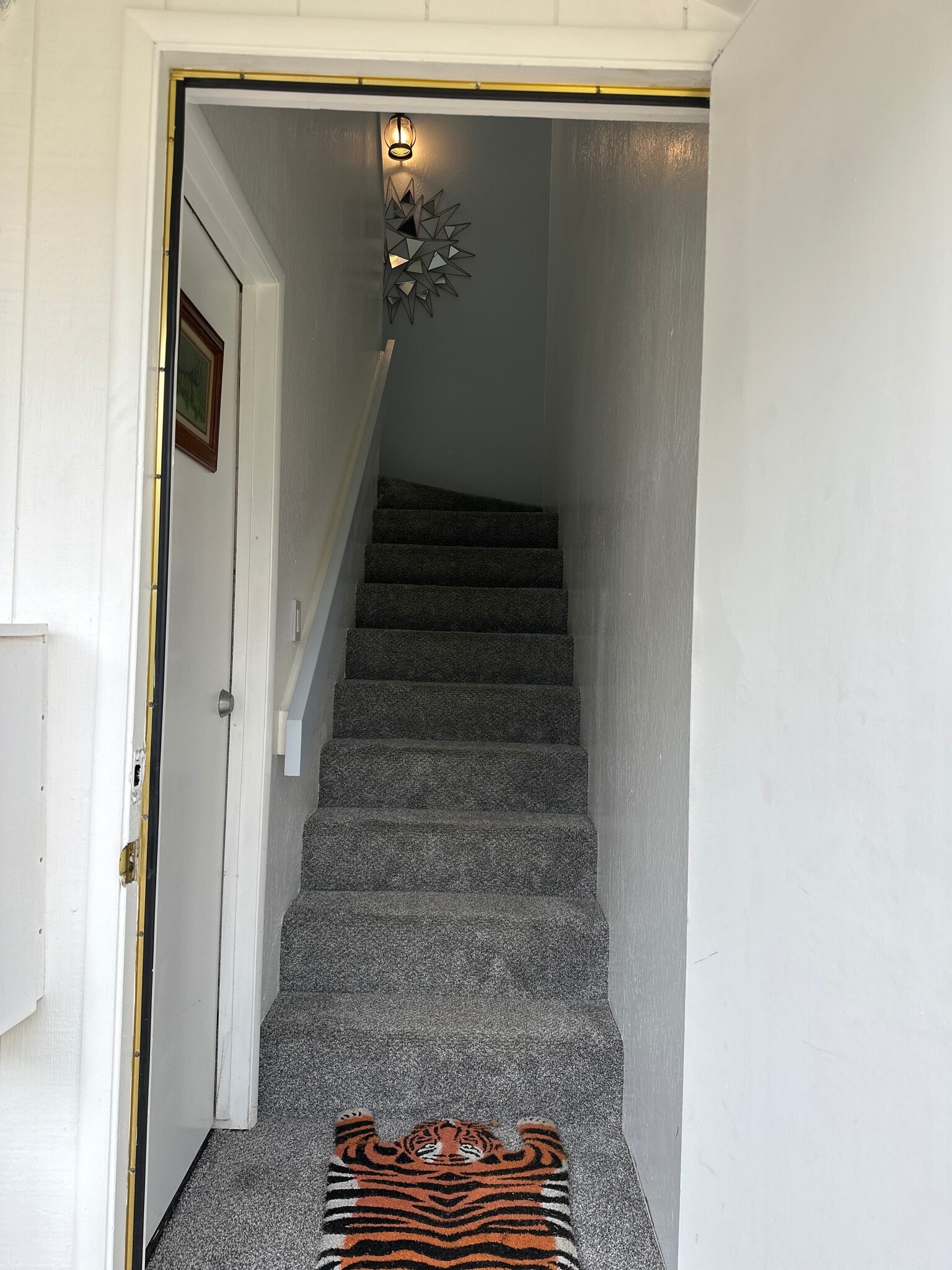 Private Entrance - 33 Nawiliwili St