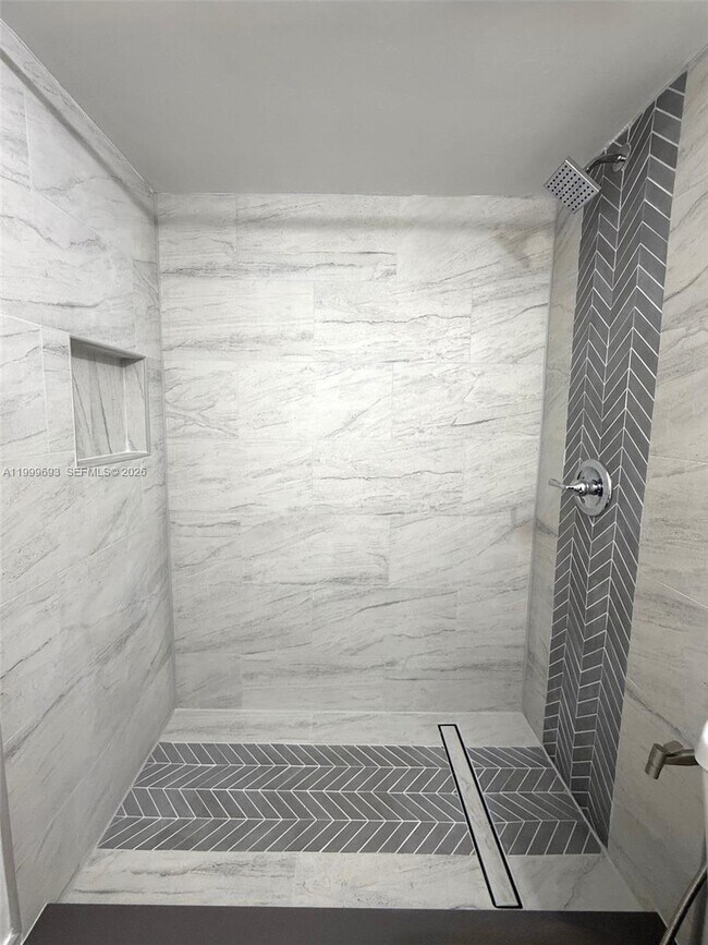 Building Photo - 1460 W 41st St