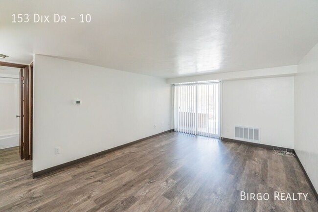 Building Photo - Spacious Contemporary Living: 2 Bed, 1 Bat...