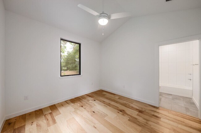 Building Photo - 2104 Columbia Cove
