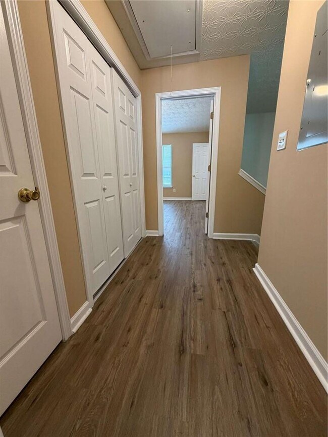 Building Photo - 644 Kenridge Dr