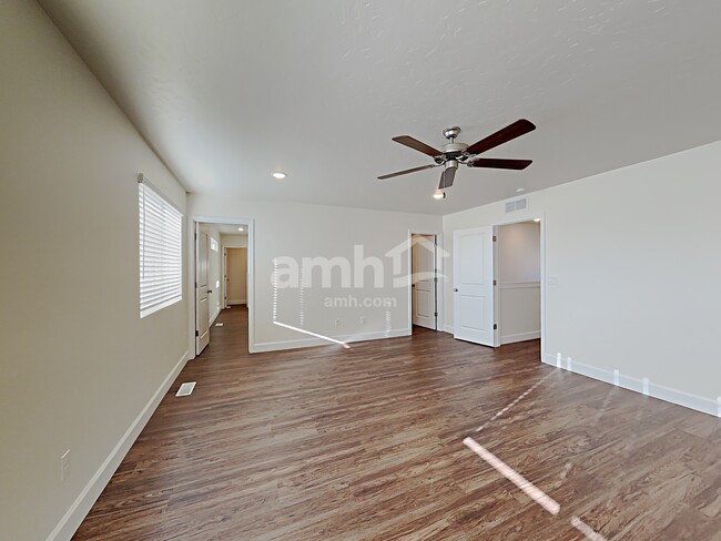 Building Photo - 1417 N Garnet Creek Ave
