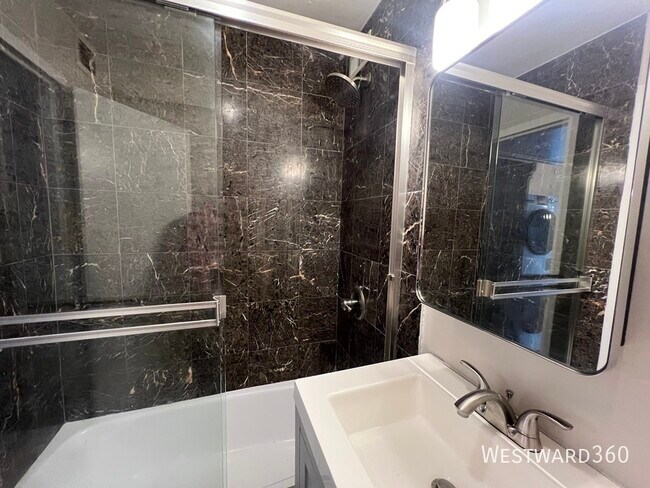 Building Photo - 222 E Pearson St