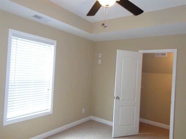 Building Photo - 227 Rockytop Trl