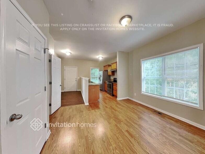 Building Photo - 1418 Woodbine Ave SE