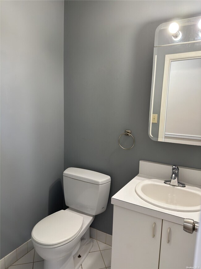 Building Photo - 12 Sandy Hill Rd