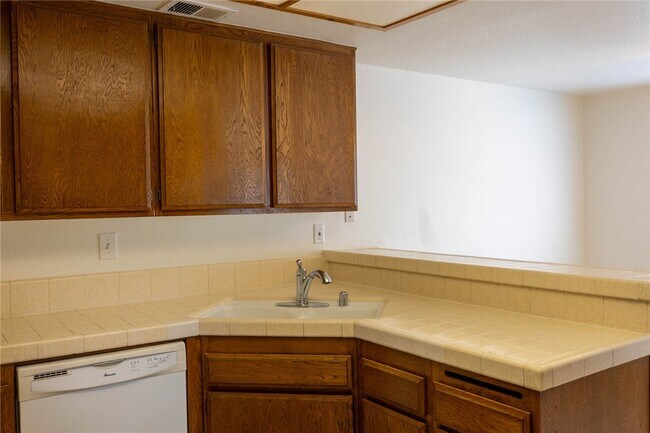 Building Photo - 2321 S Magnolia Ave