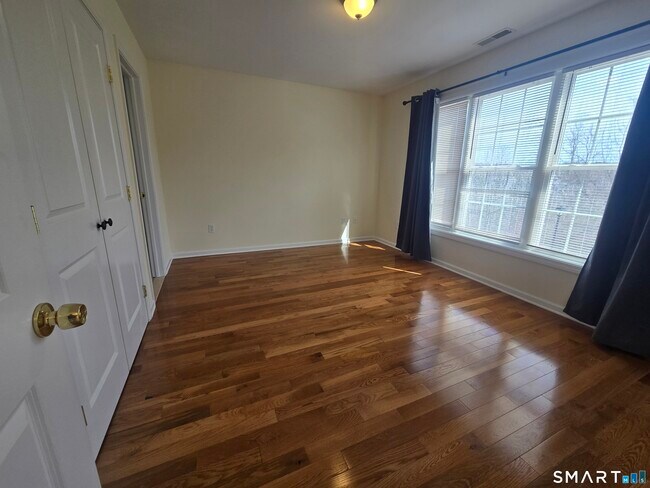 Building Photo - 1 Oak Meadows Dr