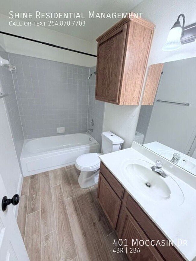 Building Photo - 401 Moccasin Dr