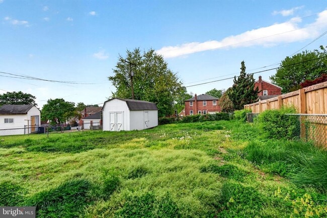 Building Photo - 29 W Elm Ave