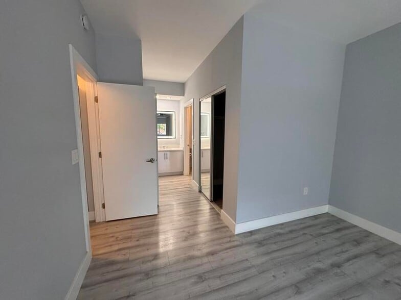 Building Photo - 6936 SW 39th St