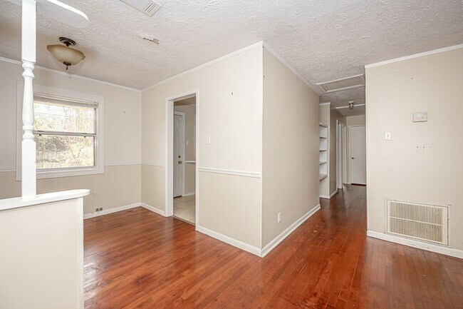 Building Photo - 2919 Criswell Ave