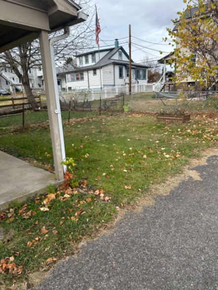 Building Photo - 745 Naylor Ave