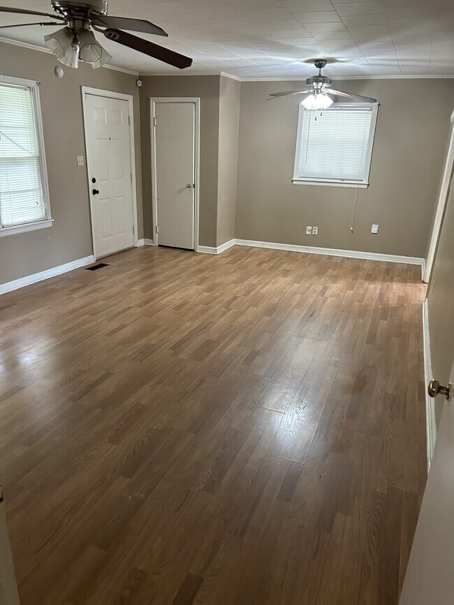 Building Photo - 2303 Rasberry St