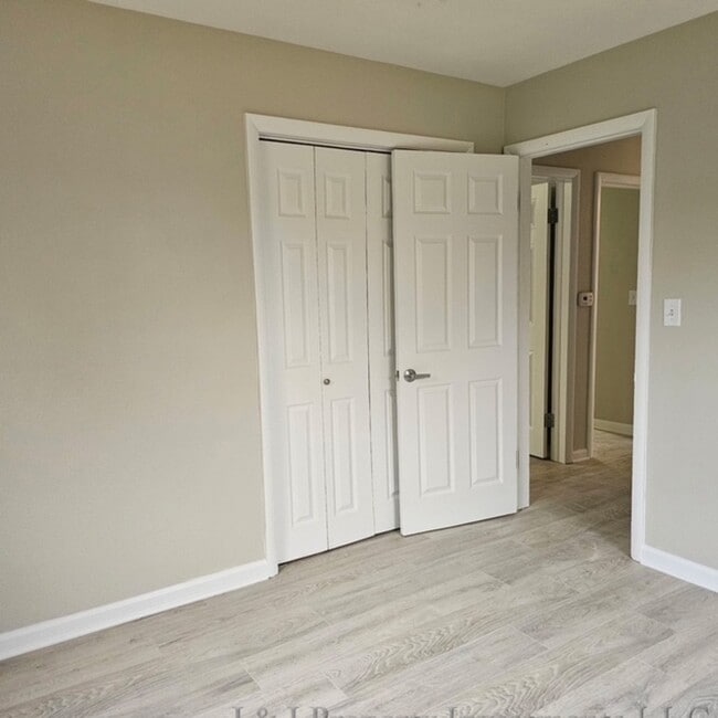 Building Photo - 7119 S Solon Rd