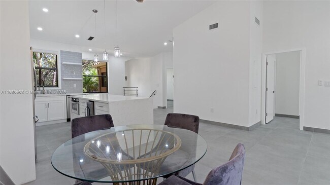 Building Photo - 15533 N Miami Lakeway