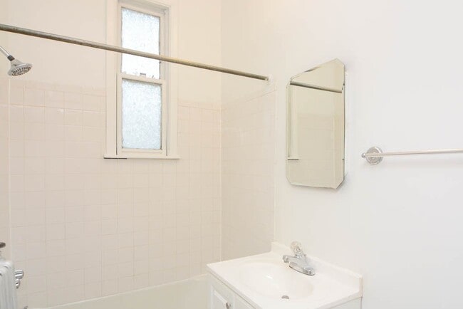 Building Photo - 4650 N Paulina St