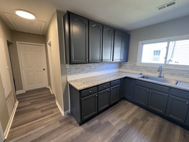 Building Photo - 1230 Vim Dr