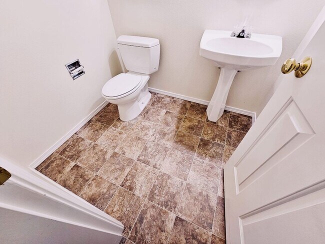 Building Photo - 3 Bed + Bonus Room 2.5 Bath Home Snohomish