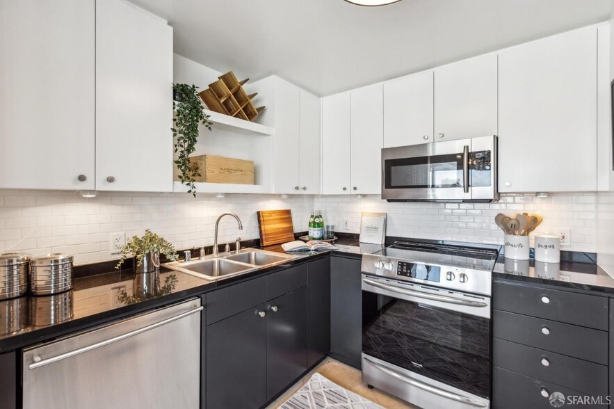 Building Photo - 1388 Gough St