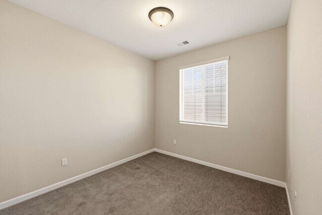 Building Photo - Modern 3-Bed 2-Bath Home in Cherry Creek School District!