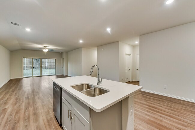 Building Photo - 208 Briarwood Ln