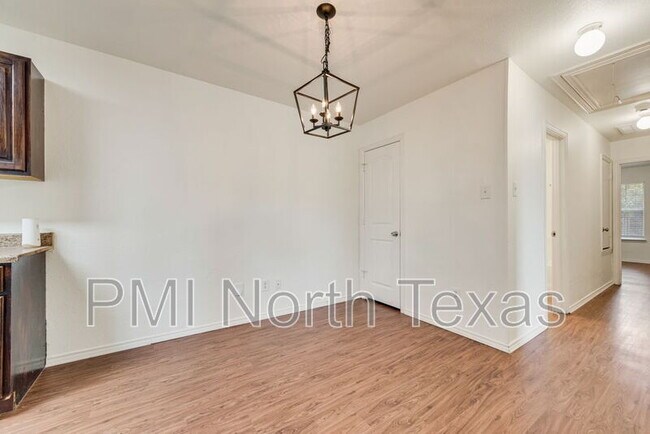 Building Photo - 3008 Prairie Ave