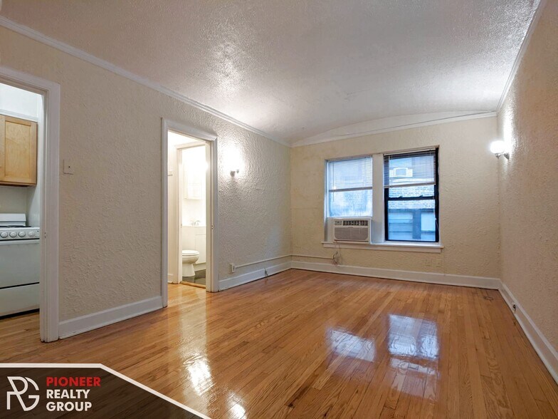 Primary Photo - 535 W Arlington Pl