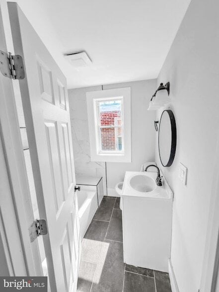 Building Photo - 232 N Franklin St