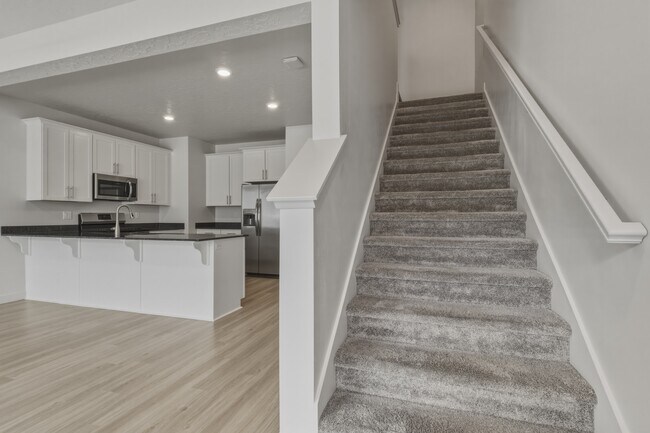 Building Photo - Herriman Town Home