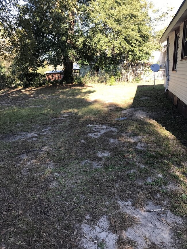 Building Photo - 2 Bed, 1 Bath House