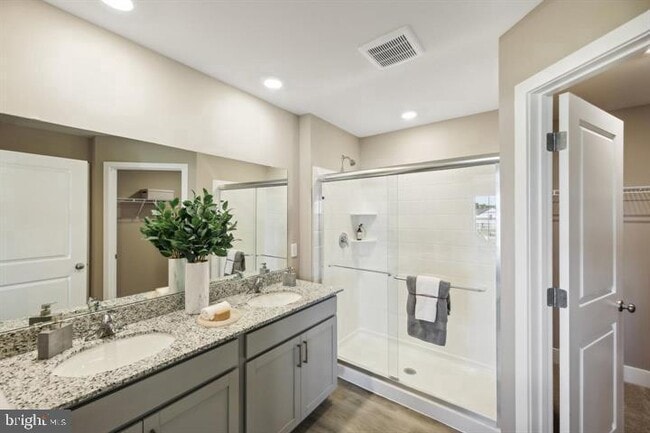 Building Photo - 112 Charing Cross Dr