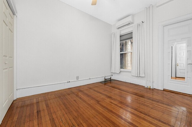 Building Photo - 261 Beacon St