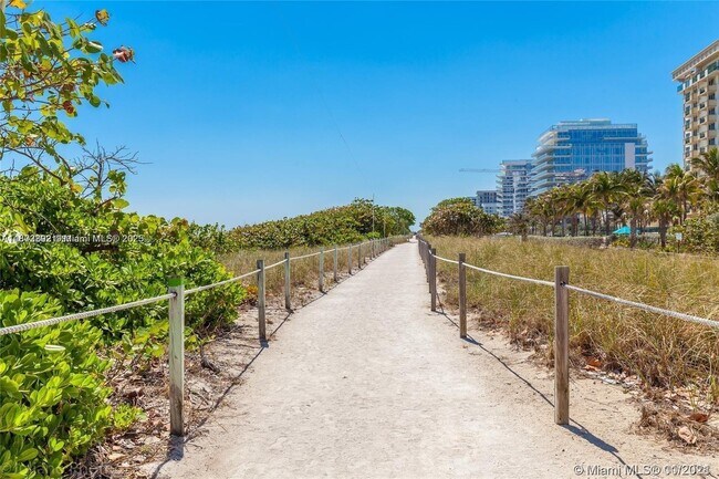Building Photo - 9225 Collins Ave
