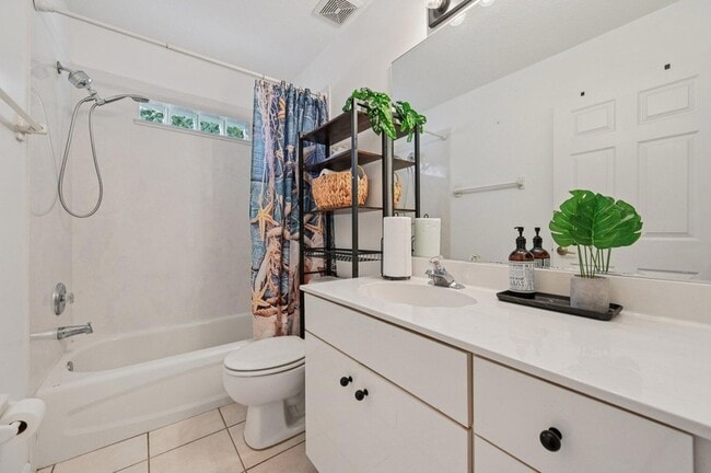 Building Photo - 5920 NW Wolverine Rd