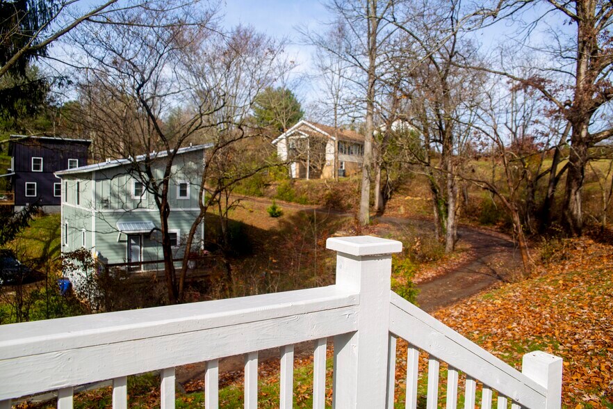 Building Photo - 114 Annies Ridge Rd