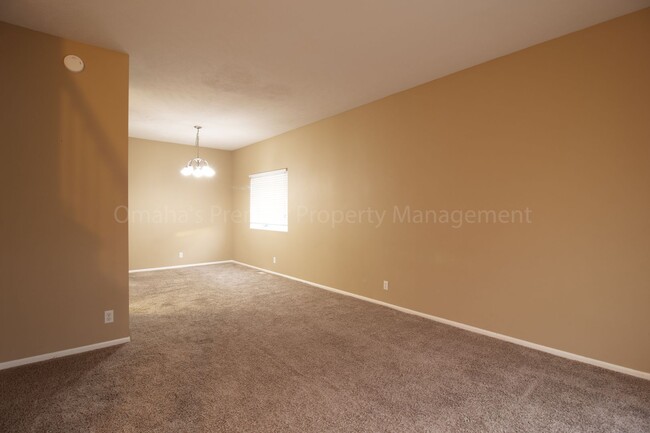 Building Photo - $1,022.50 Off Deposit! Pet Friendly, Spaci...