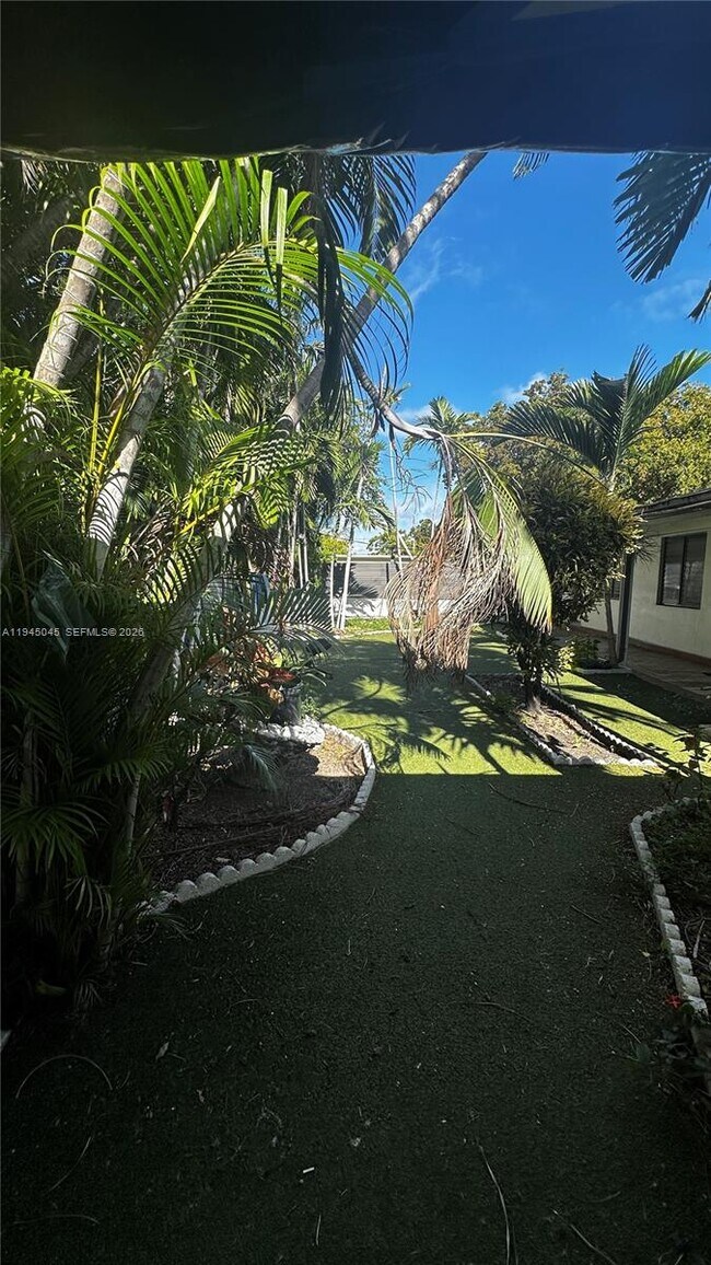 Building Photo - 732 Moffett St