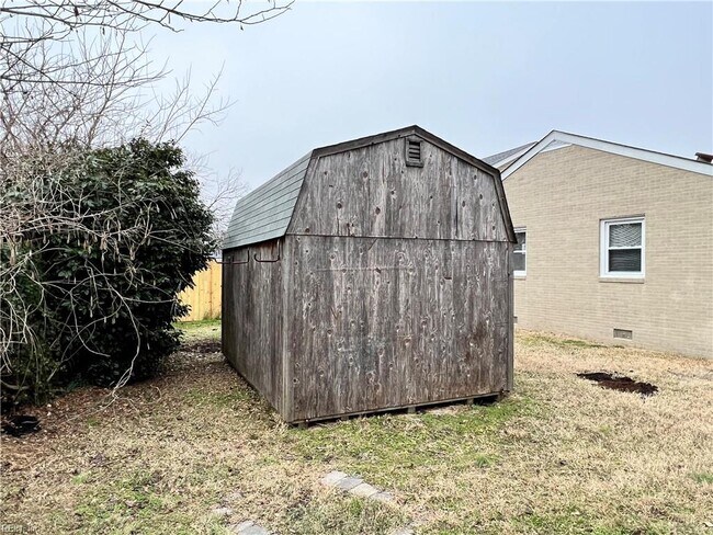 Building Photo - 115 E Ocean Ave