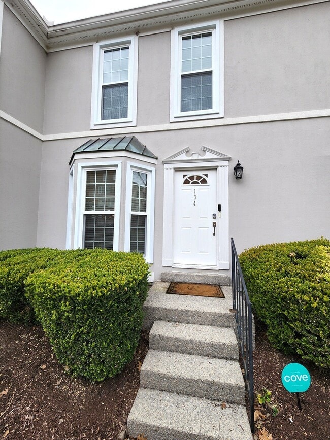 Building Photo - Location, location, location! Beautiful 2BR/1.5BA townhouse in West End Park!