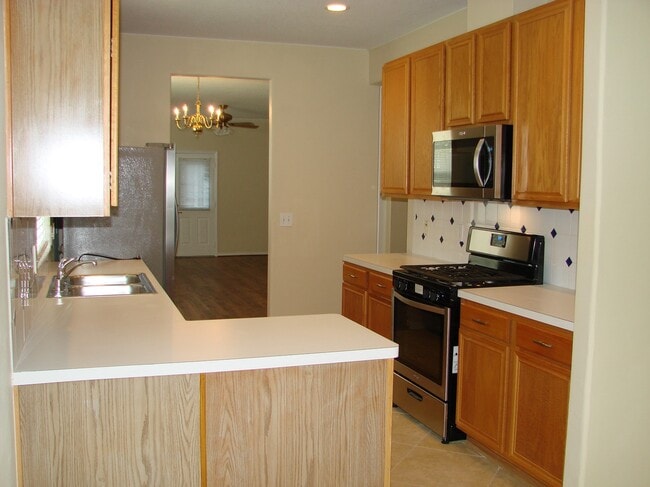 Building Photo - 2910 Blue Dawn Dr