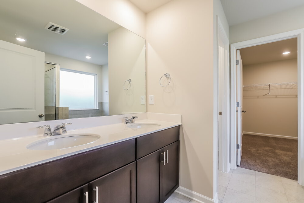 Building Photo - 323 Magnolia Dr