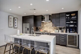 Building Photo - 1410 Hyde Park Blvd