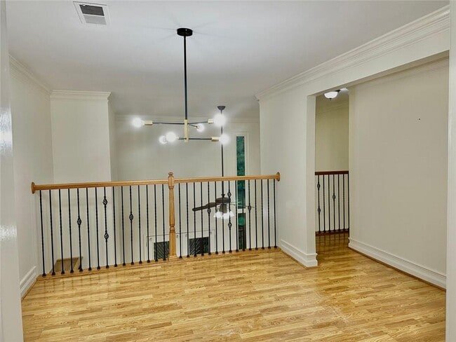 Building Photo - 835 Glendale Terrace NE
