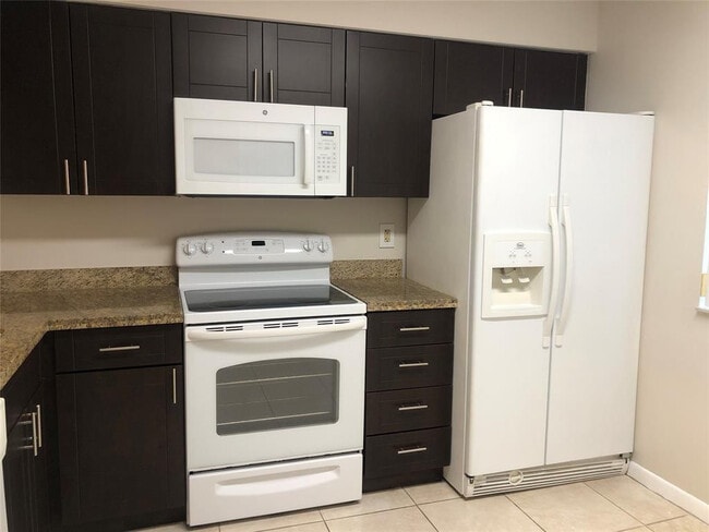 Building Photo - 729 NW 92nd Ave