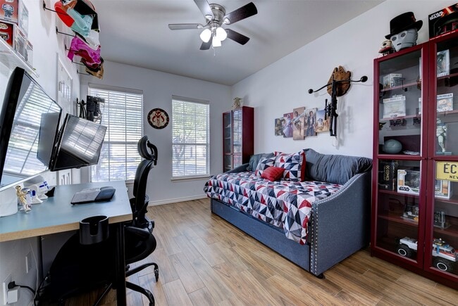 Building Photo - 1423 Sand Lake Ln